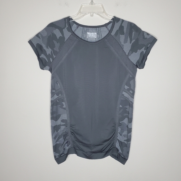 Athleta Fastest Track Gray Camo Print Seamless Short Sleeve Top - Picture 3 of 9